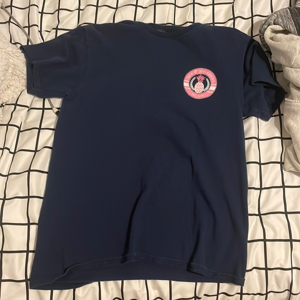 navy blue t shirt